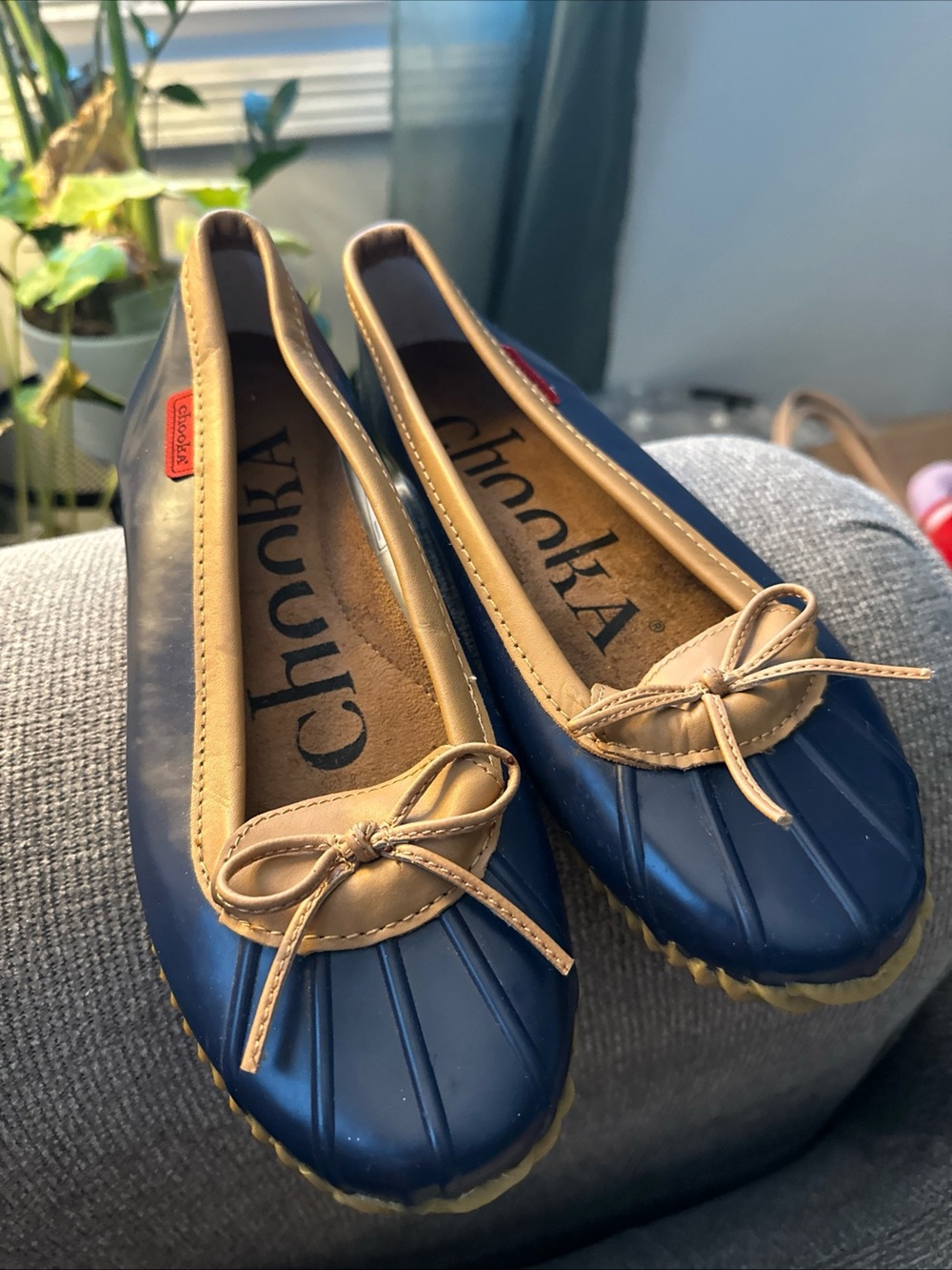 Chooka Women's Navy and Tan Duck-Style Waterproof Flats size 9